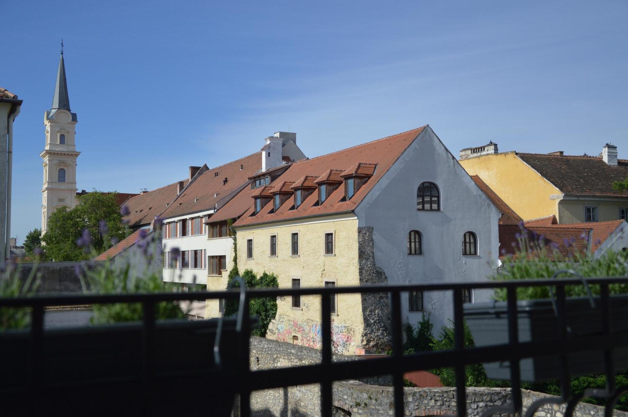 V62 Studio Apartments- Downtown Sopron Ngoại thất bức ảnh